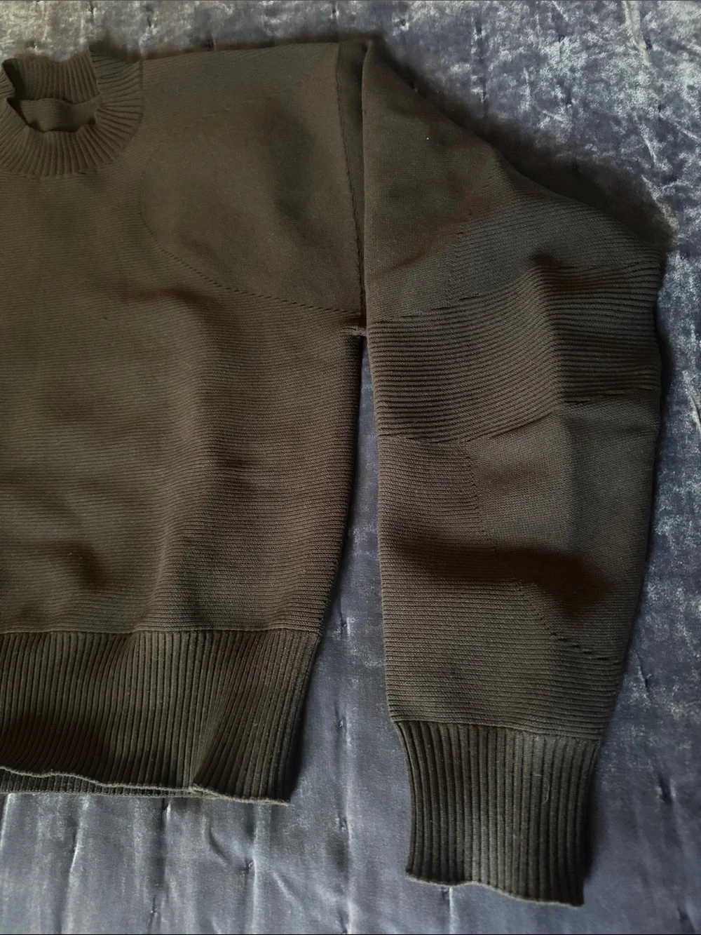 lululemon rare Women’s  Black Crewneck Sweater